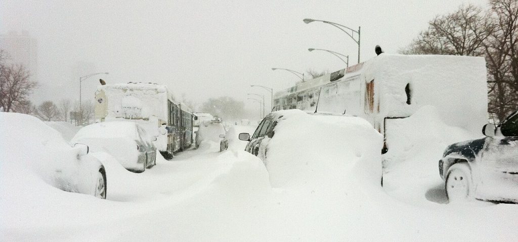 -Cars_covered_in_Snow_on_Lake_Shore_Drive_Chicago_Feb_2_2011_storm