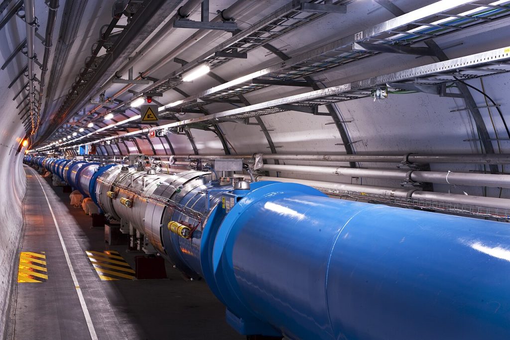 1280px-Views_of_the_LHC_tunnel_sector_3-4,_tirage_2