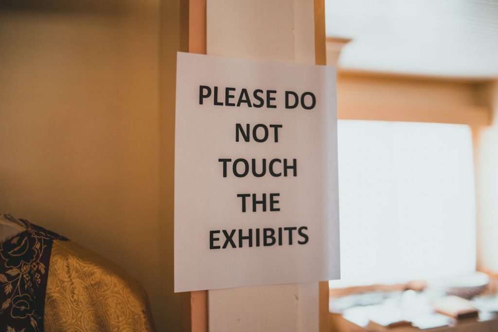 do not touch warning hand